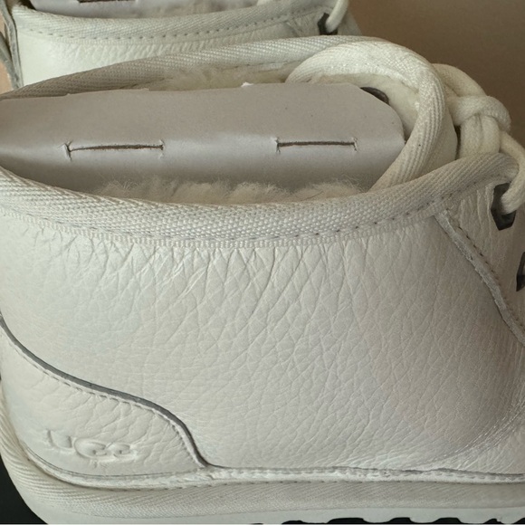 UGG Neumel Pebbled Leather Chukka Boot. Size: 9, 10 - Picture 11 of 12